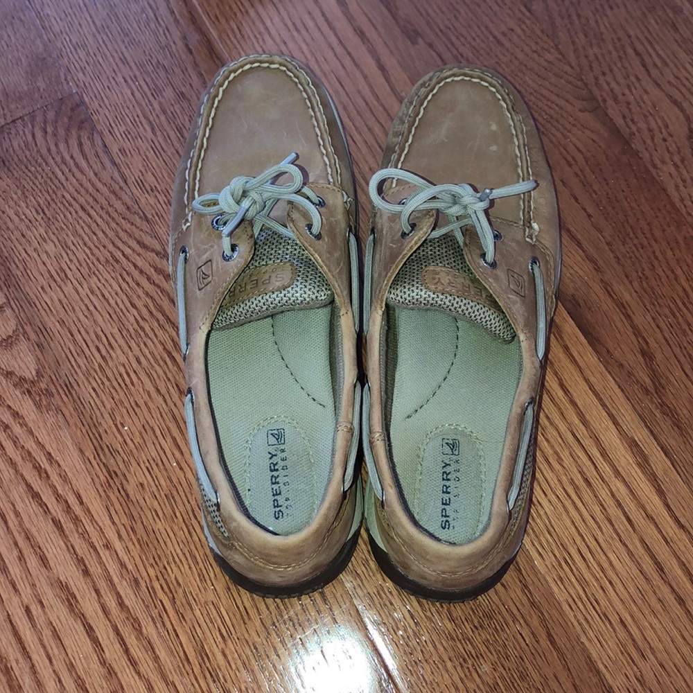 Light brown Sperrys